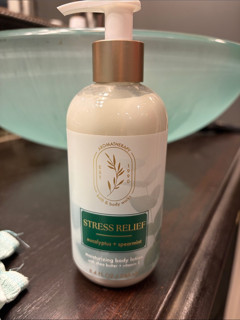 Bath & Body Works White & Green Stress Relief Eucalyptus + Spearmint Lotion